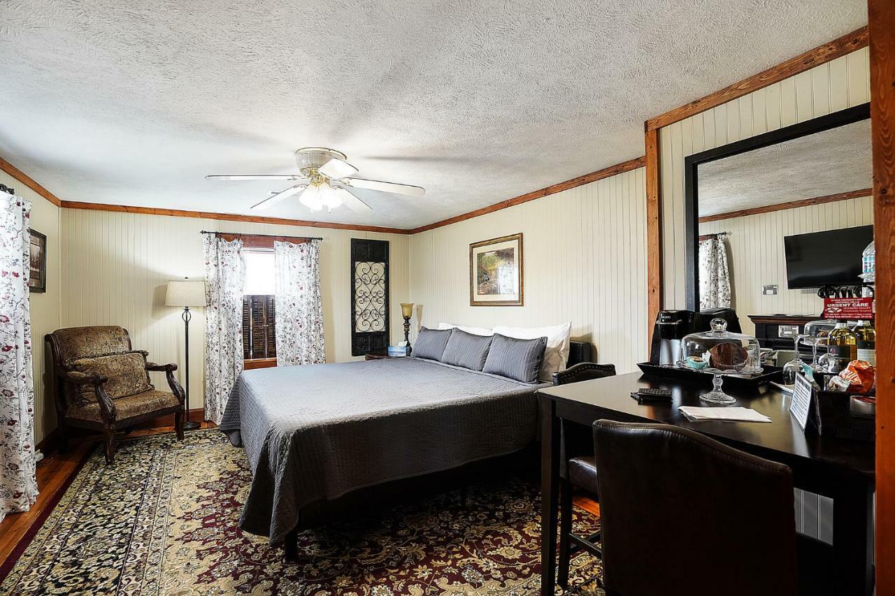 Hocking Hills Inn Logan Exterior foto